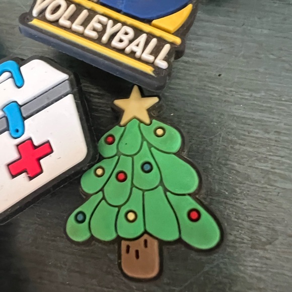 Jibbitz assorted 
CROCS, volleyball, Christmas tree, shell, medical, camera - Picture 4 of 6